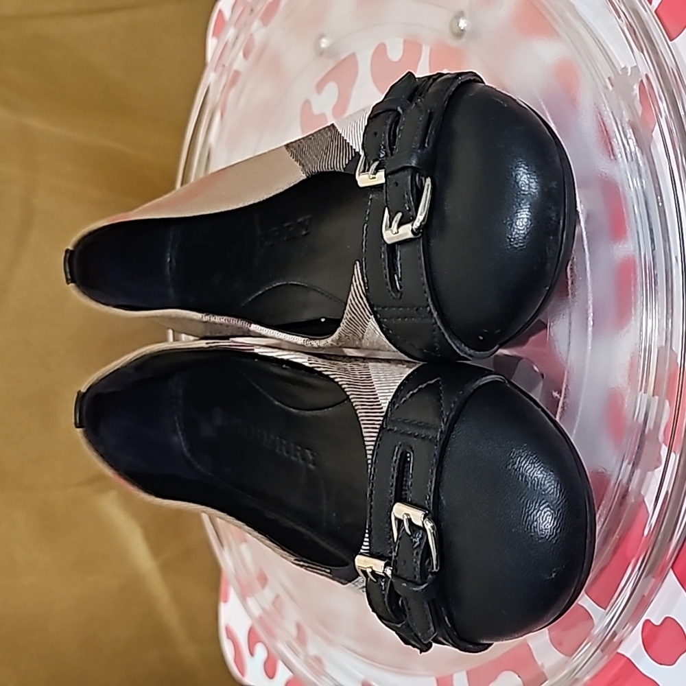E Little Girls Burberry Ballet flats w/ 💛buckles size 31 Eu or 13 US w/ bag - Picture 3 of 14